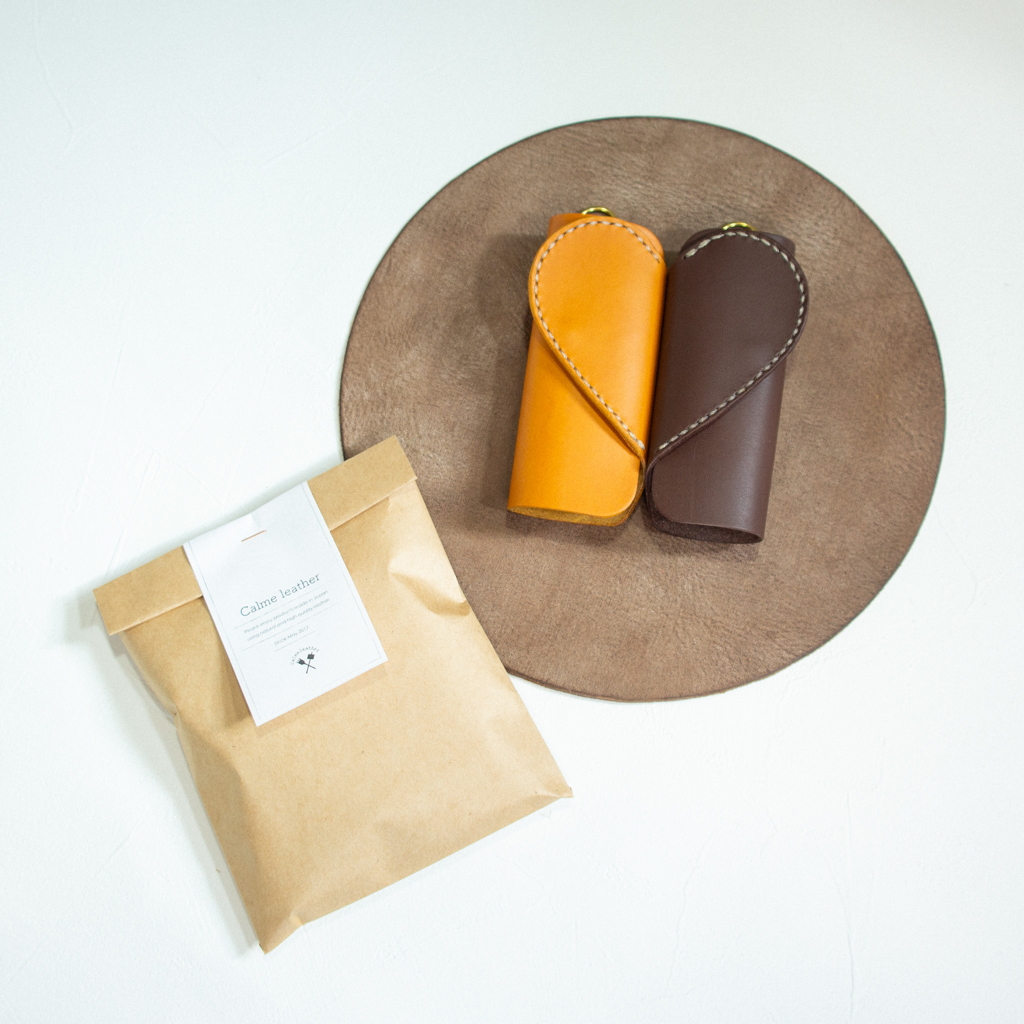 お揃いで使いたい ハートデザインの本革ペアキーケース